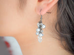 Teardrop earring with gray silver pearls